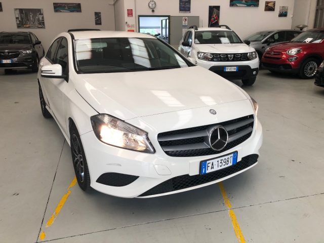 MERCEDES-BENZ A 180 d Business