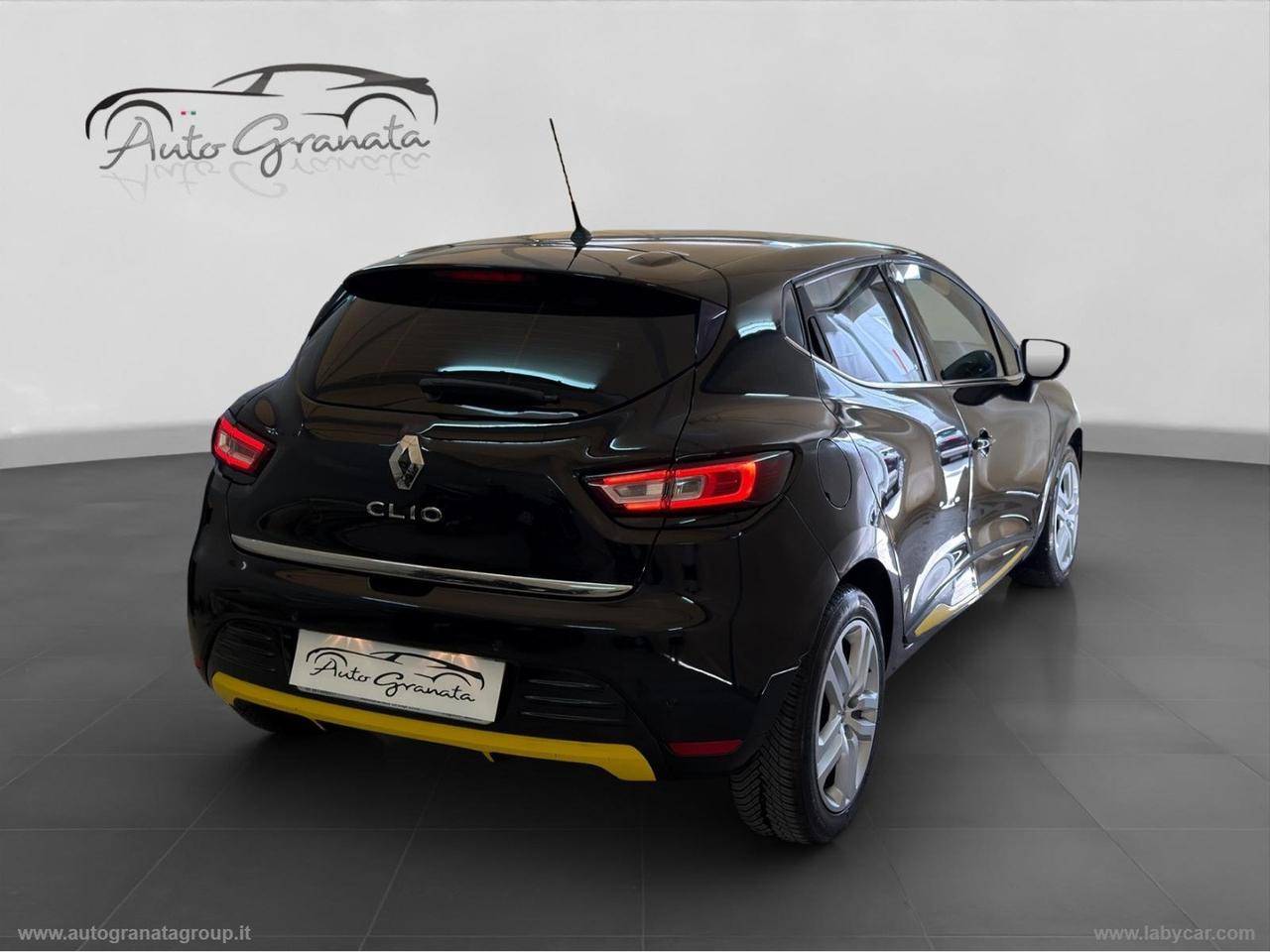 RENAULT Clio TCe 12V 90CV 5p. Moschino Intens RS LINE!