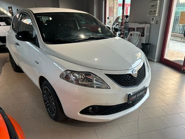 Lancia Ypsilon 1.0 FireFly 5 porte S&S Hybrid Ecochic Silver