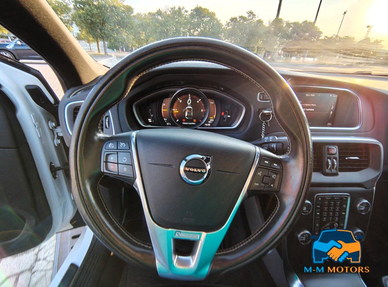 Volvo V40 2.0 d2 R-design Momentum my17