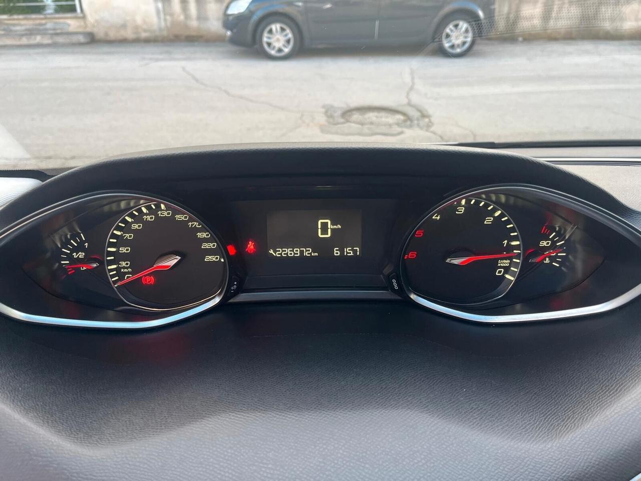 Peugeot 308 BlueHDi 120 S&S SW Allure