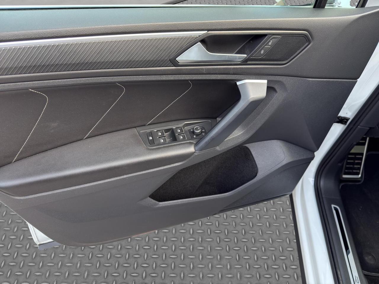 Volkswagen Tiguan 2.0 tdi 150cv dsg R-Line auromatica 2022