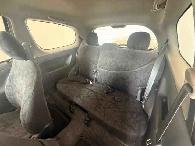 TOYOTA Yaris 1.0i 16V cat 3 porte Sol