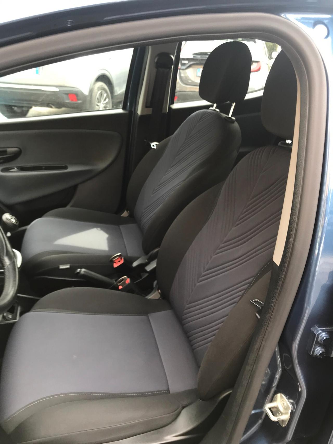 Lancia Ypsilon 1.0 FireFly 5 porte S&S Hybrid Ecochic Silver