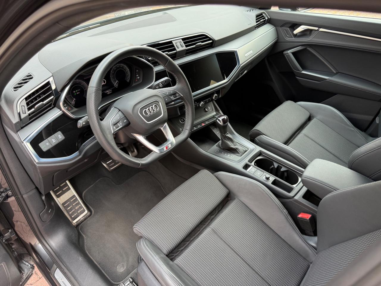 Audi Q3 Sportback 45 TFSI e S tronic Identity Black