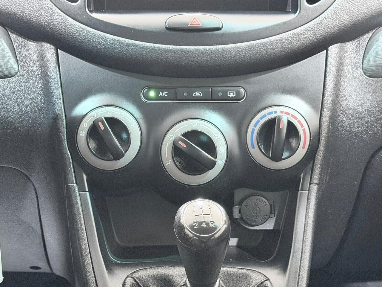 HYUNDAI I10 69cv 90.000km NEOPATENTATI