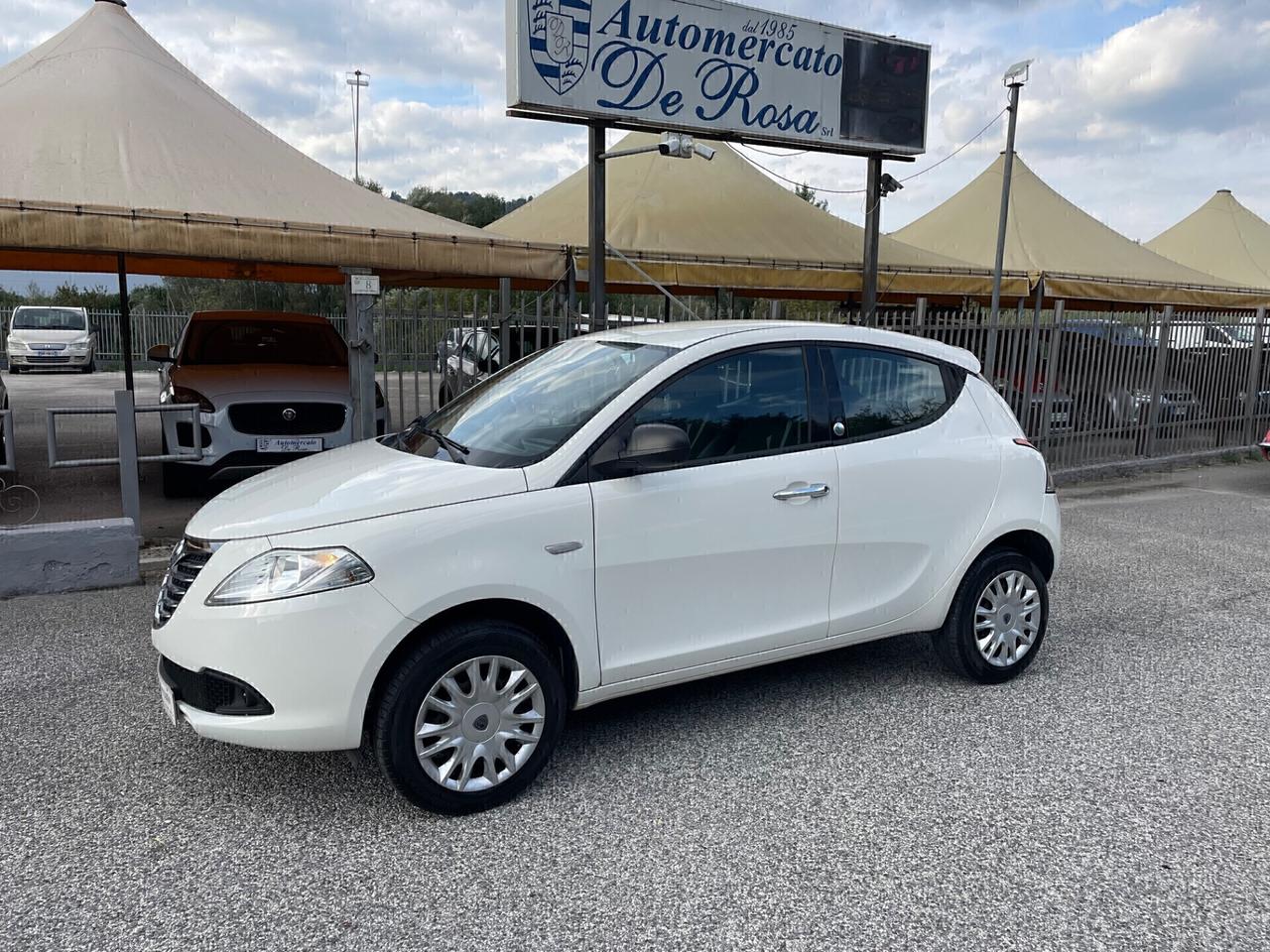 Lancia Ypsilon 0.9 TwinAir 85 CV 5 porte Metano Ecochic Gold