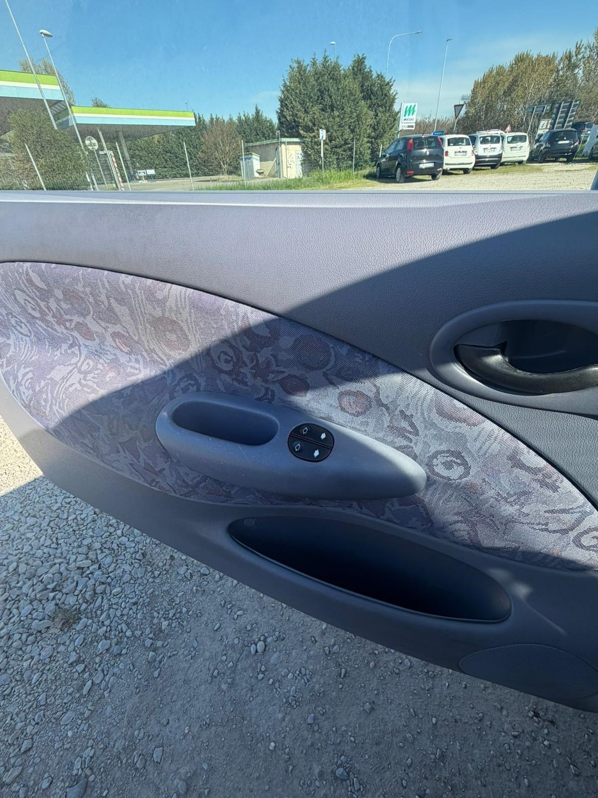 Ford Fiesta 1.2i 16V cat 3 porte Techno
