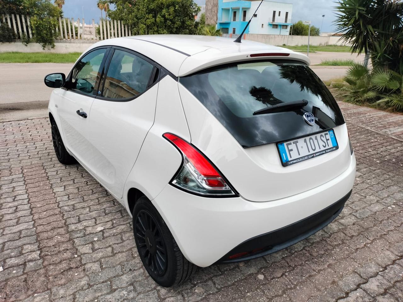 Lancia Ypsilon 1.2 69 CV 5 porte S&S Elefantino Blu