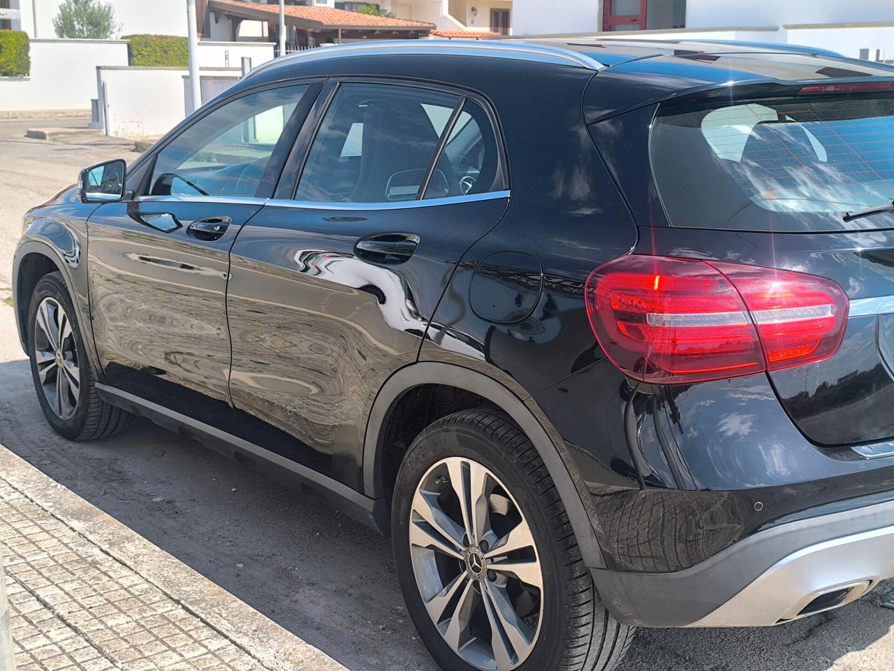 MERCEDES GLA 180 CDI PREMIUM LED/NAVI