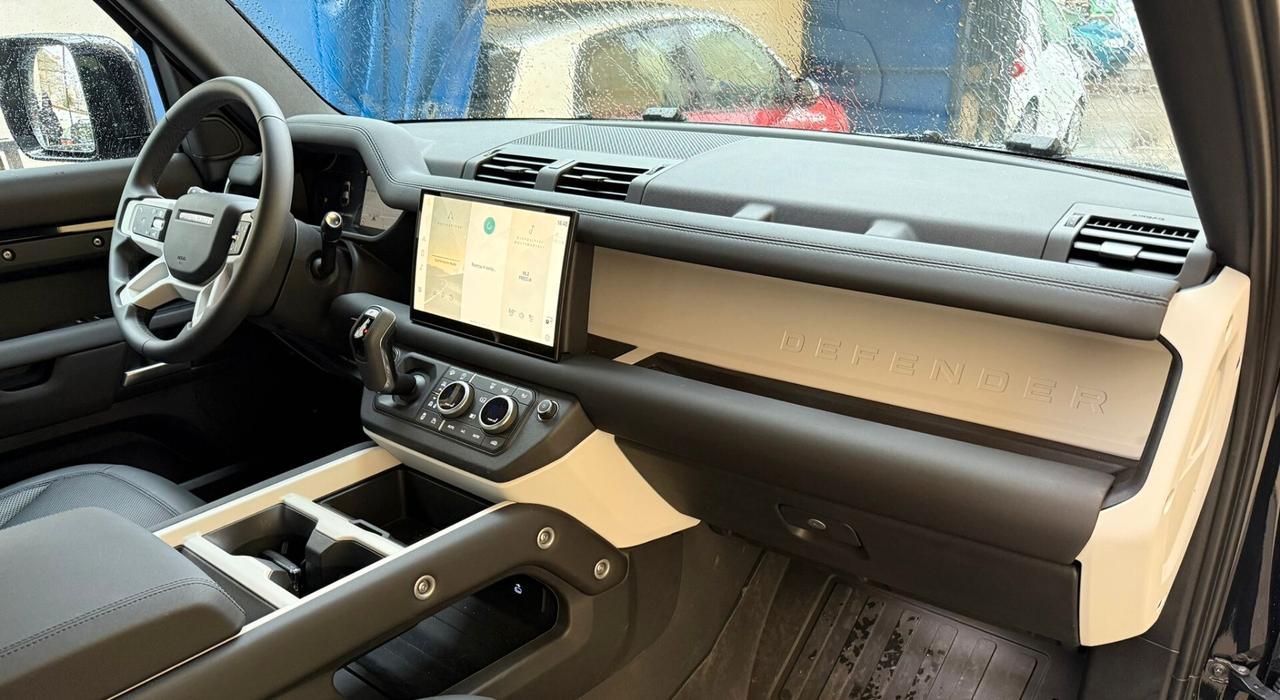Land Rover Defender 110 3.0D I6 200 CV AWD Auto X-Dynamic SE