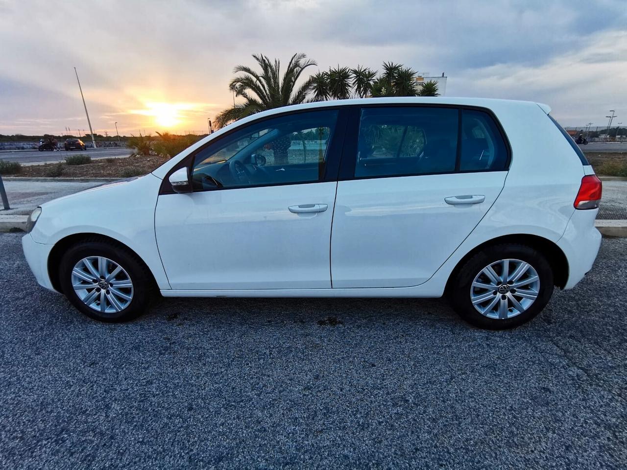 Volkswagen Golf 1.6 TDI 5p. Com. NEOPATENTATI