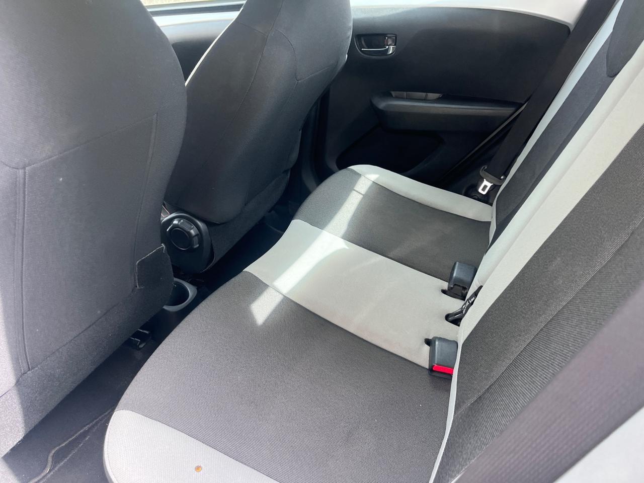 Toyota Aygo 1.0 VVT-i 69 CV 5 porte x-play TSS