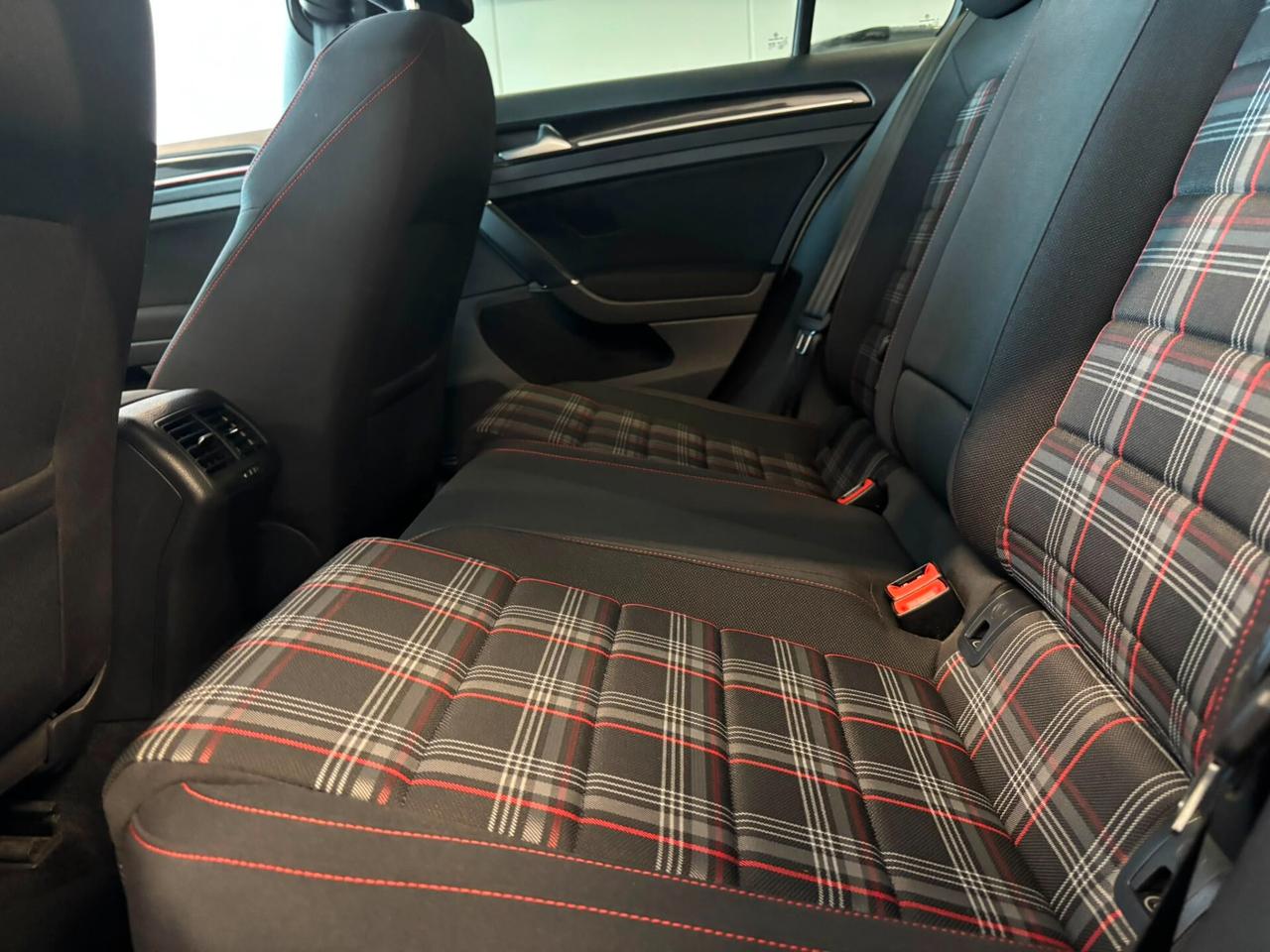 Volkswagen Golf GTI Performance 2.0 TSI 230 CV DSG 5p.
