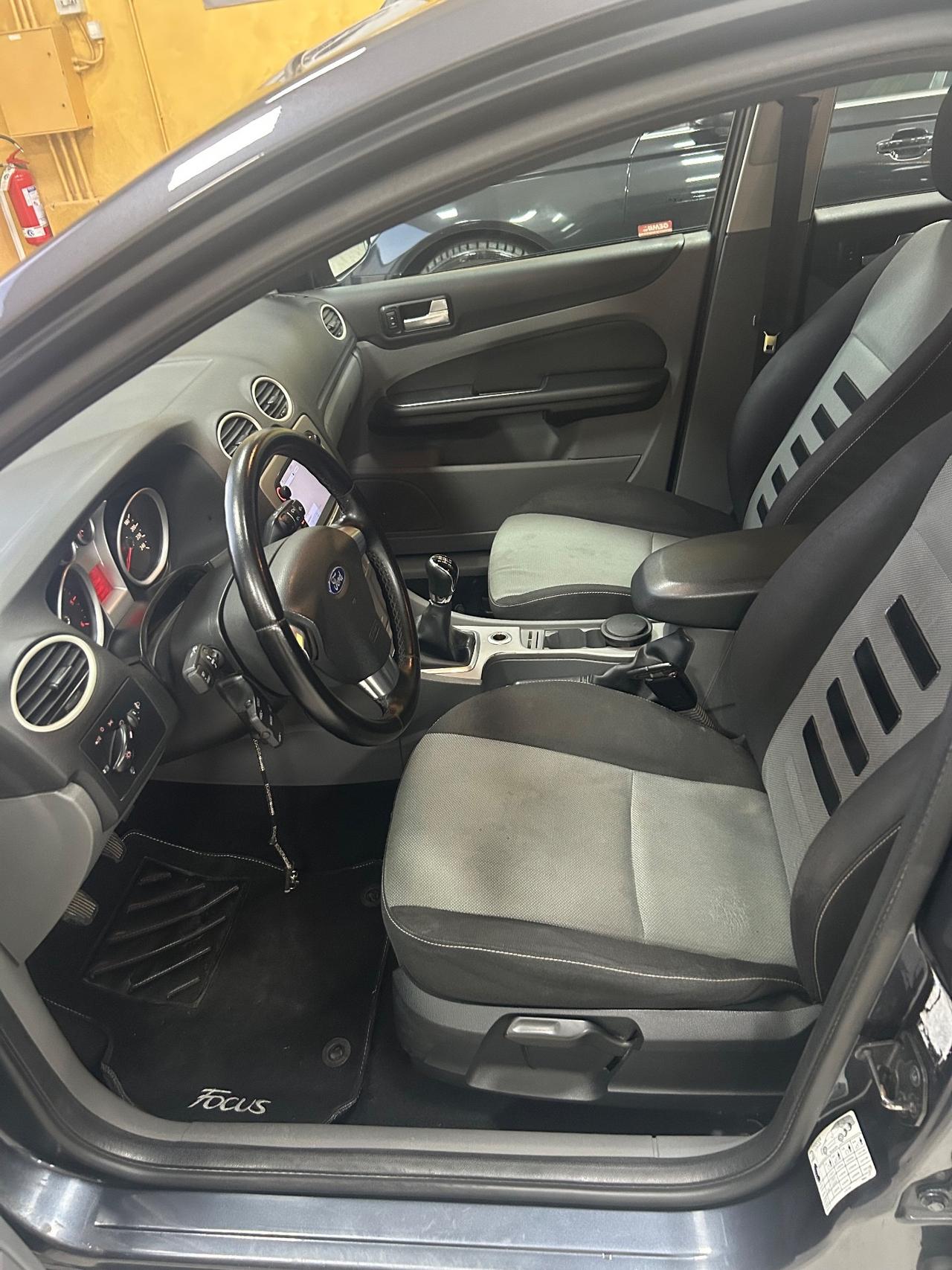 FORD FOCUS 1.6 Tdi 109 cv “NEOPATENTATI/FULL”-2011