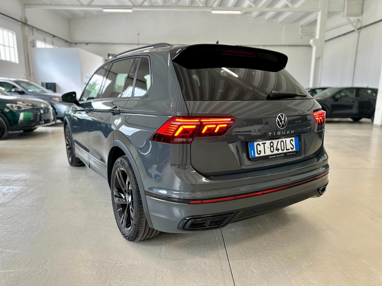 Volkswagen Tiguan 2.0 tdi R-Line 150cv DSG + Fari Matrix Service VW