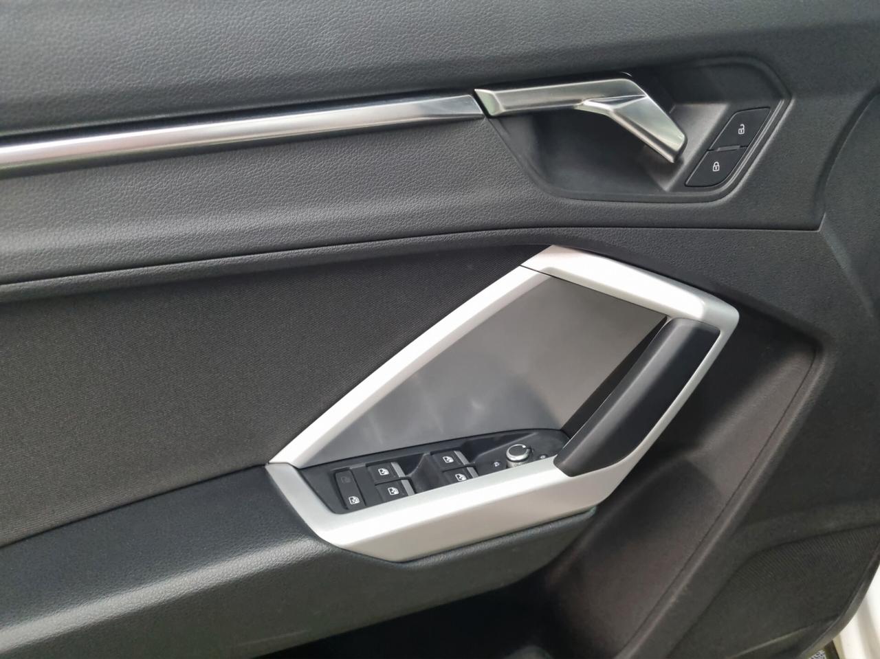 Audi Q3 35 TDI S tronic Business