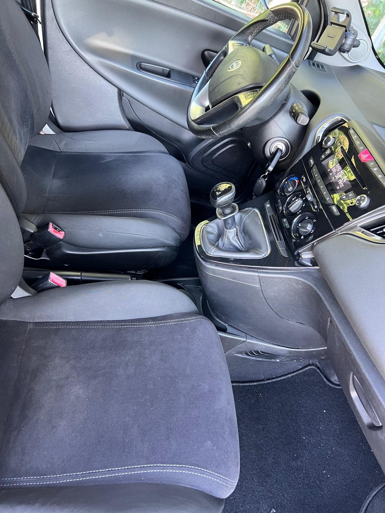 Lancia Ypsilon 0.9 TwinAir 85 CV 5 porte Metano Ecochic Elle