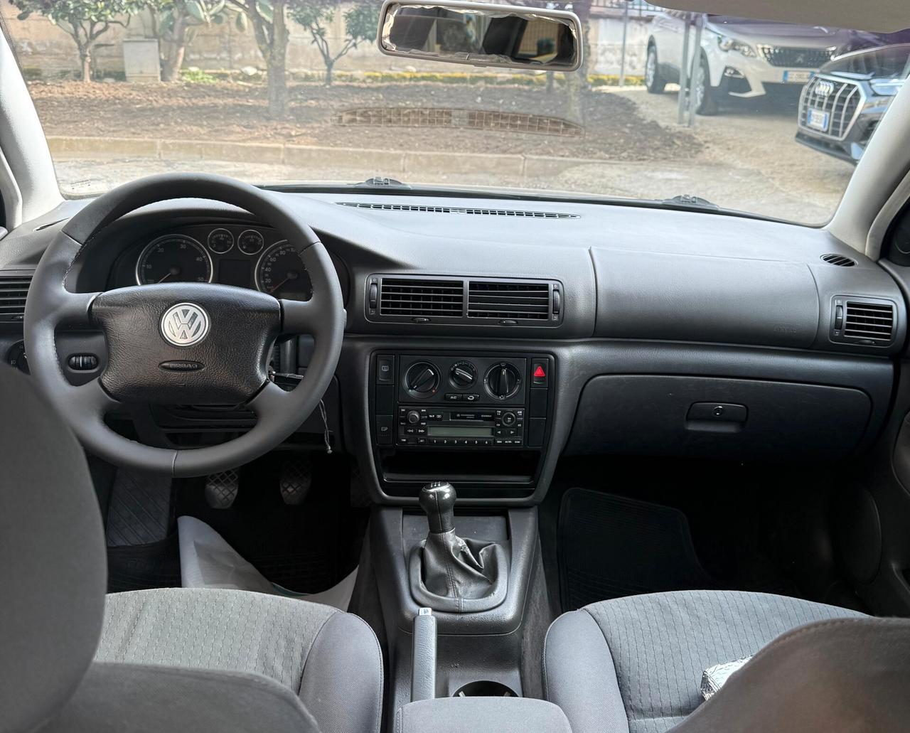 Volkswagen Passat 1.9 TDI/130 CV cat Var. H.line 2004