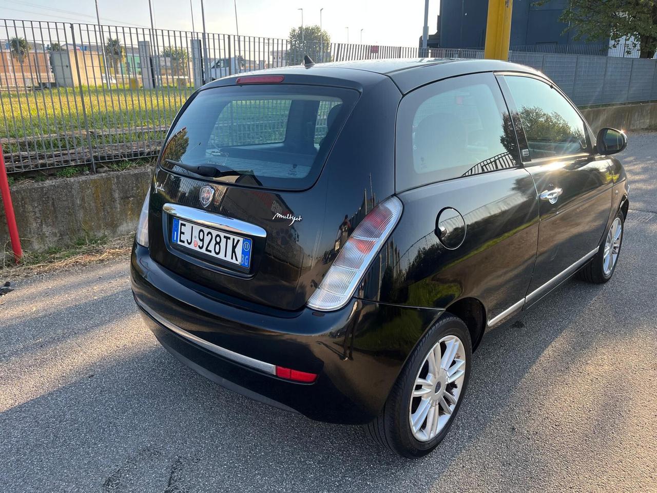 Lancia Ypsilon 1.3 MJT 75 CV Platinum