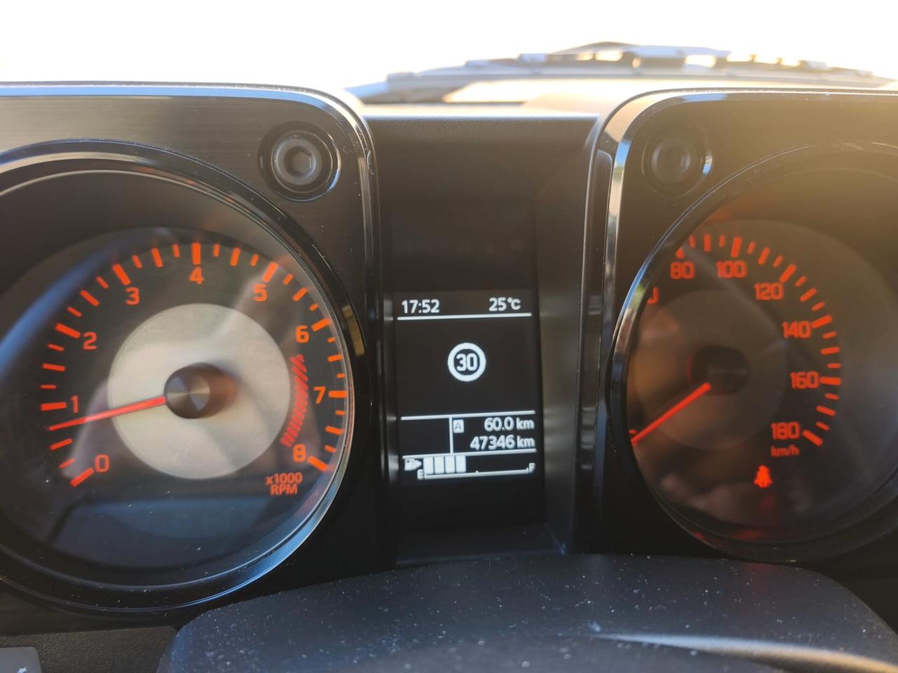Suzuki Jimny 1.5 5MT Top 4 POSTI