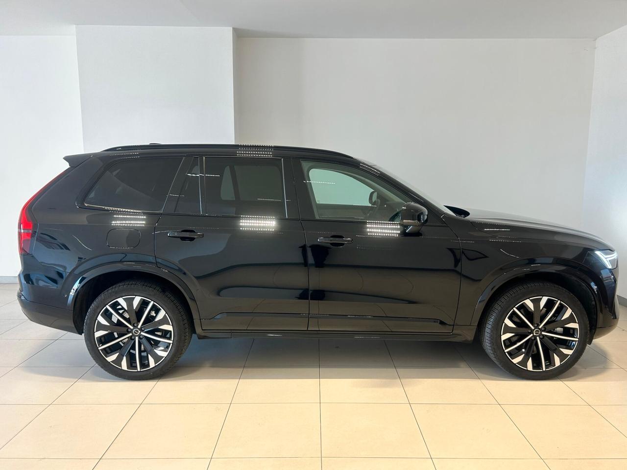 Volvo XC 90 T8 Plug-in hybrid AWD automatico 7 posti Ultra Dark