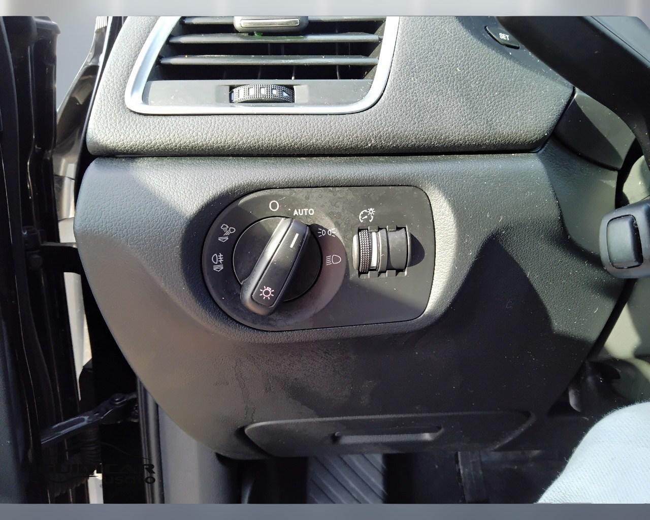 AUDI Q3 I 2015 - Q3 2.0 tdi Business 120cv