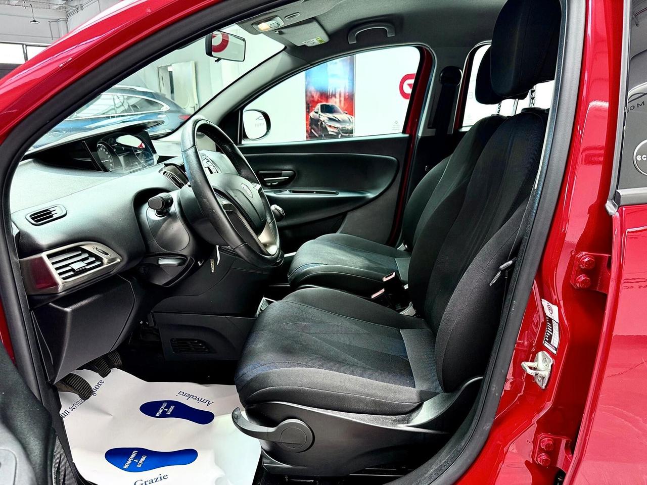 Lancia Ypsilon 1.0 FireFly 5 porte S&S Hybrid Ecochic Gold