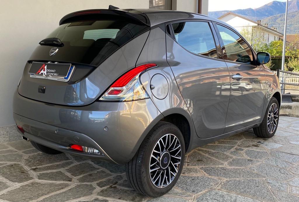 Lancia Ypsilon 1.0 firefly hybrid Platino s&s 70cv
