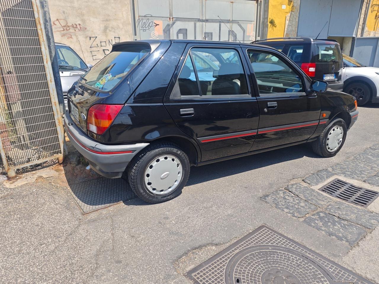 Ford Fiesta 1.1 5 porte Ghia