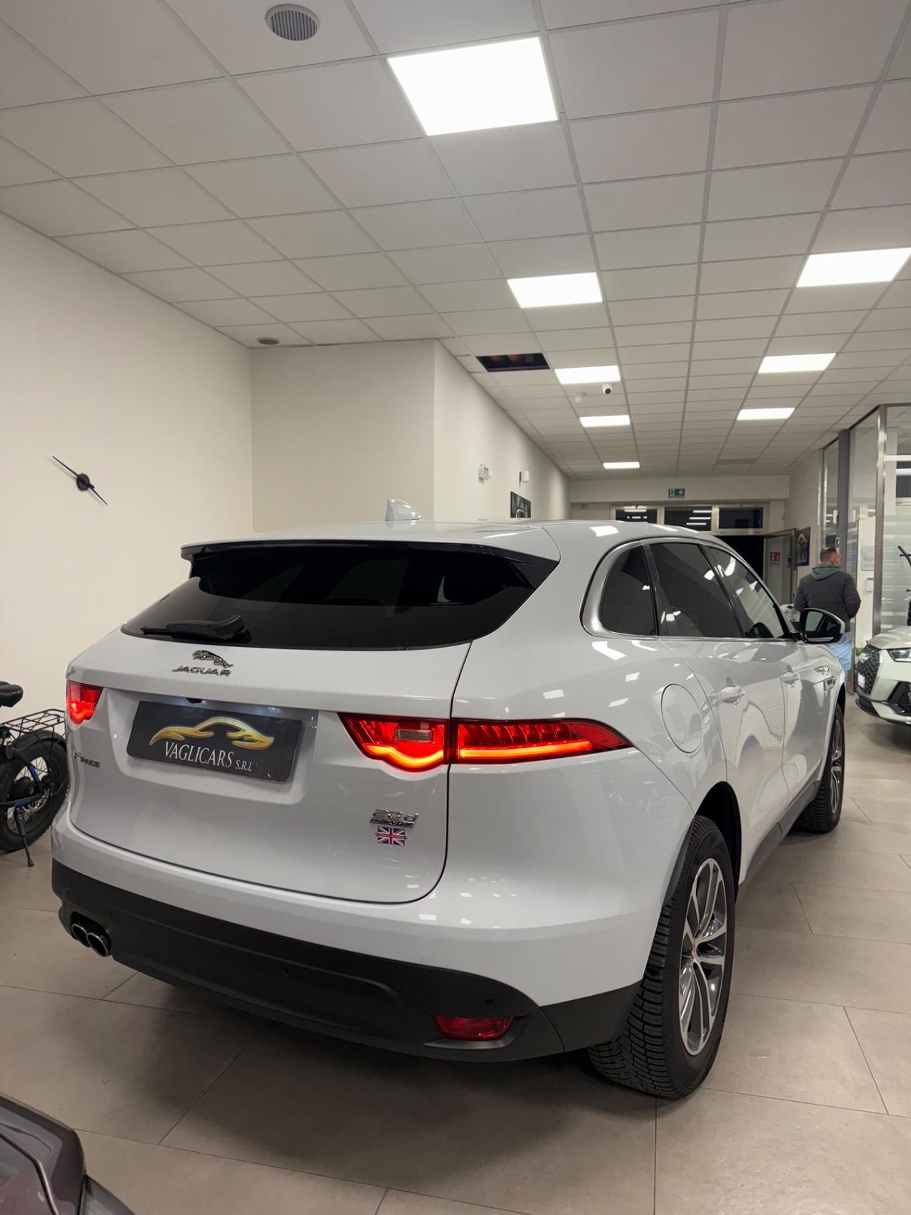 Jaguar F-Pace 2.0 D 180 CV AWD aut. R-Sport