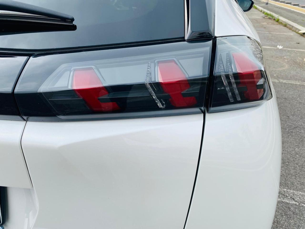 Peugeot 2008 PureTech 130 S&S EAT8 GT