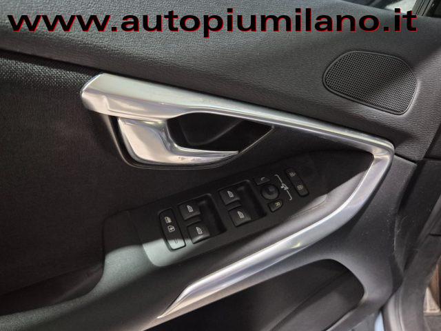 VOLVO V40 D3 Momentum