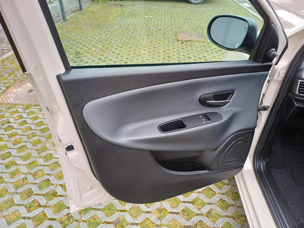 Lancia Ypsilon 1.2 69 CV 5 porte GPL Ecochic Silver