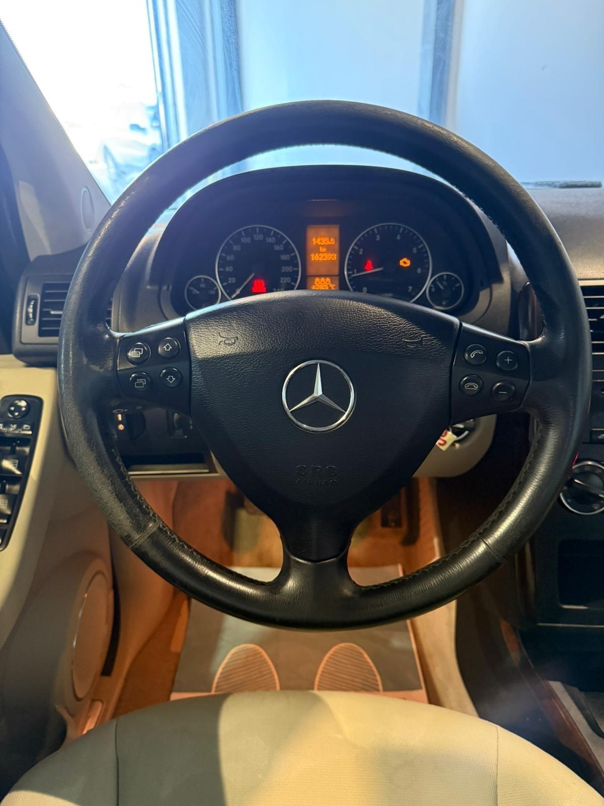 Mercedes A 150 - BENZINA-NEOPATENTATI