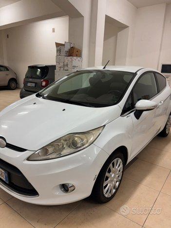 Ford fiesta 1.4 gpl titanium
