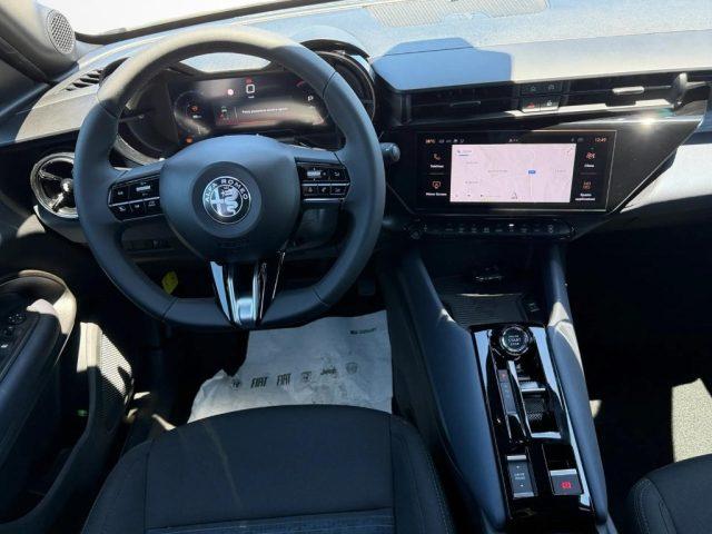 ALFA ROMEO Junior 1.2 145 CV Hybrid eDCT6 Q4 Sprint