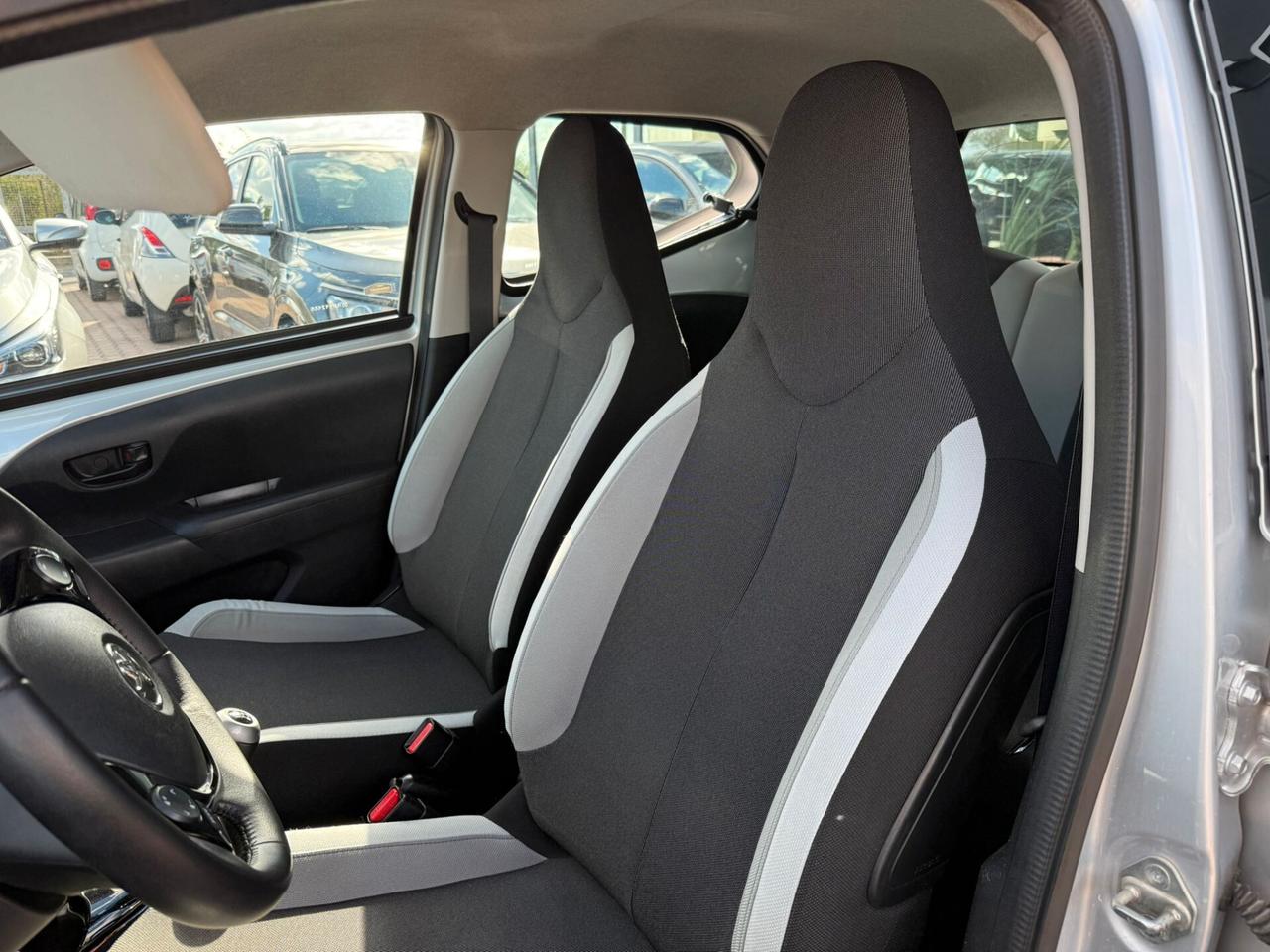 Toyota Aygo 1.0 VVT-i 69 CV 5 porte x-play