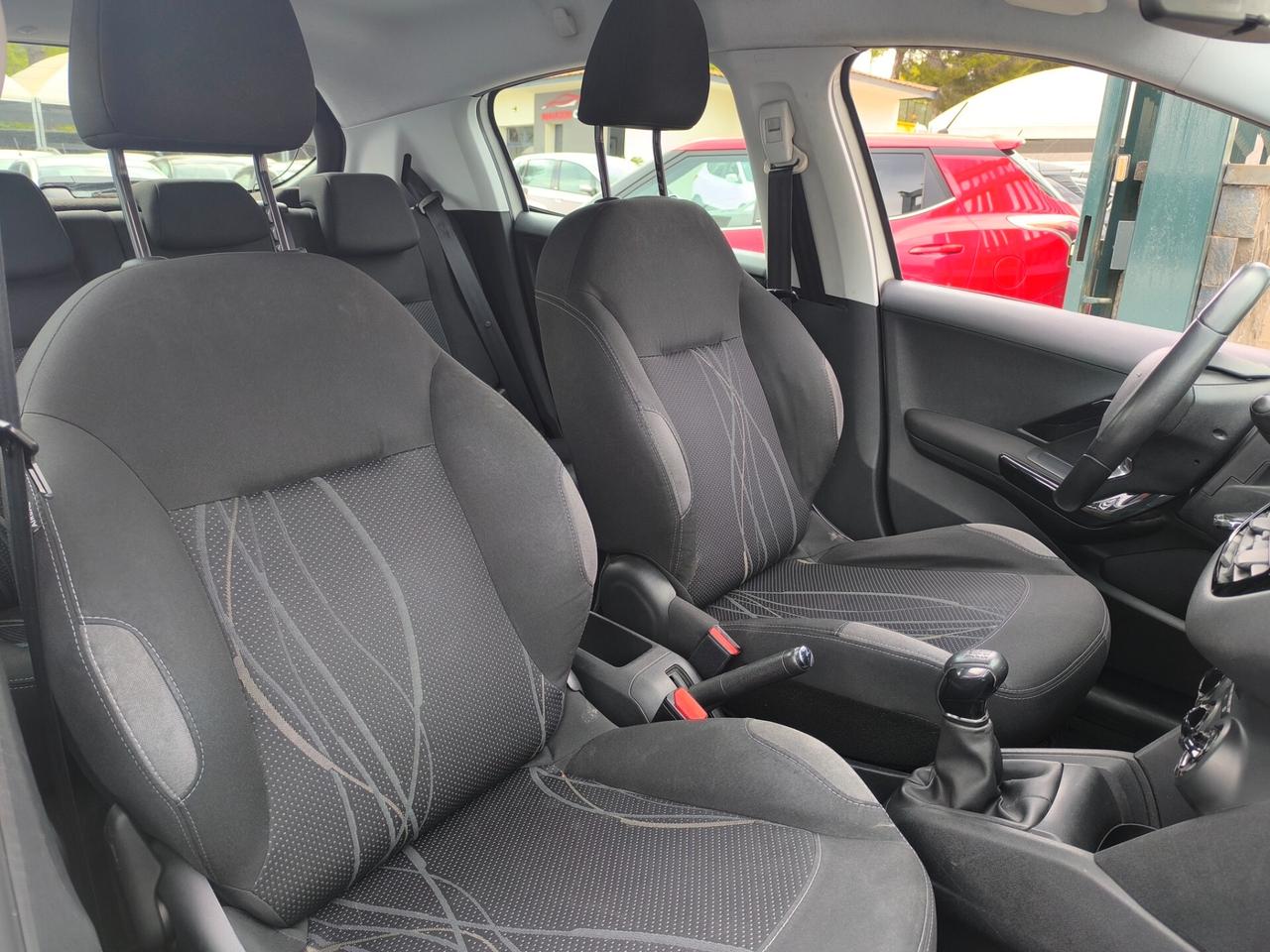 Peugeot 208 1.4 HDi 68 CV 5 porte Allure