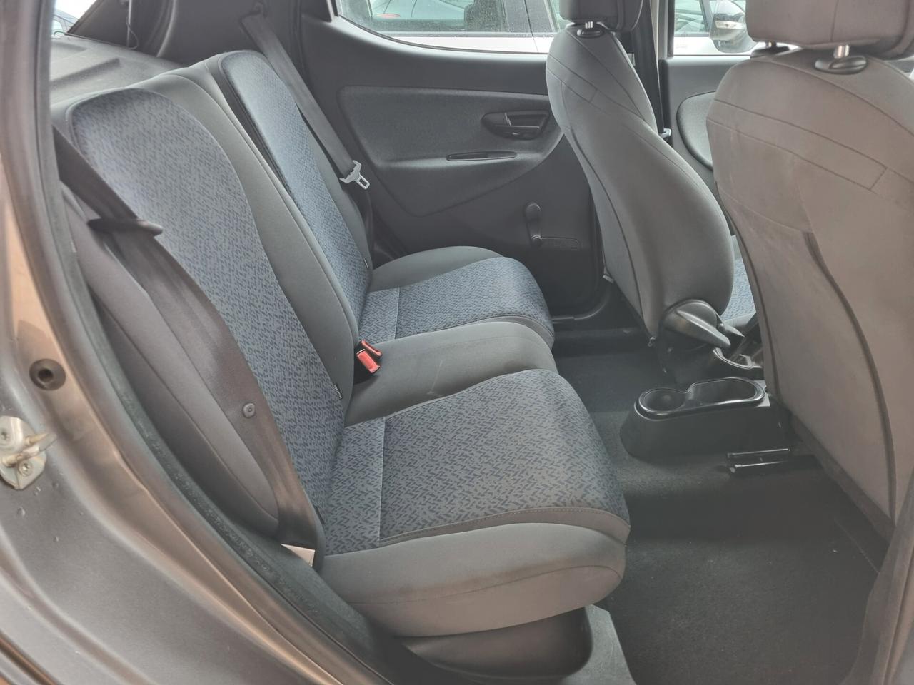 Lancia Ypsilon 1.0 FireFly 5 porte S&S Hybrid Silver