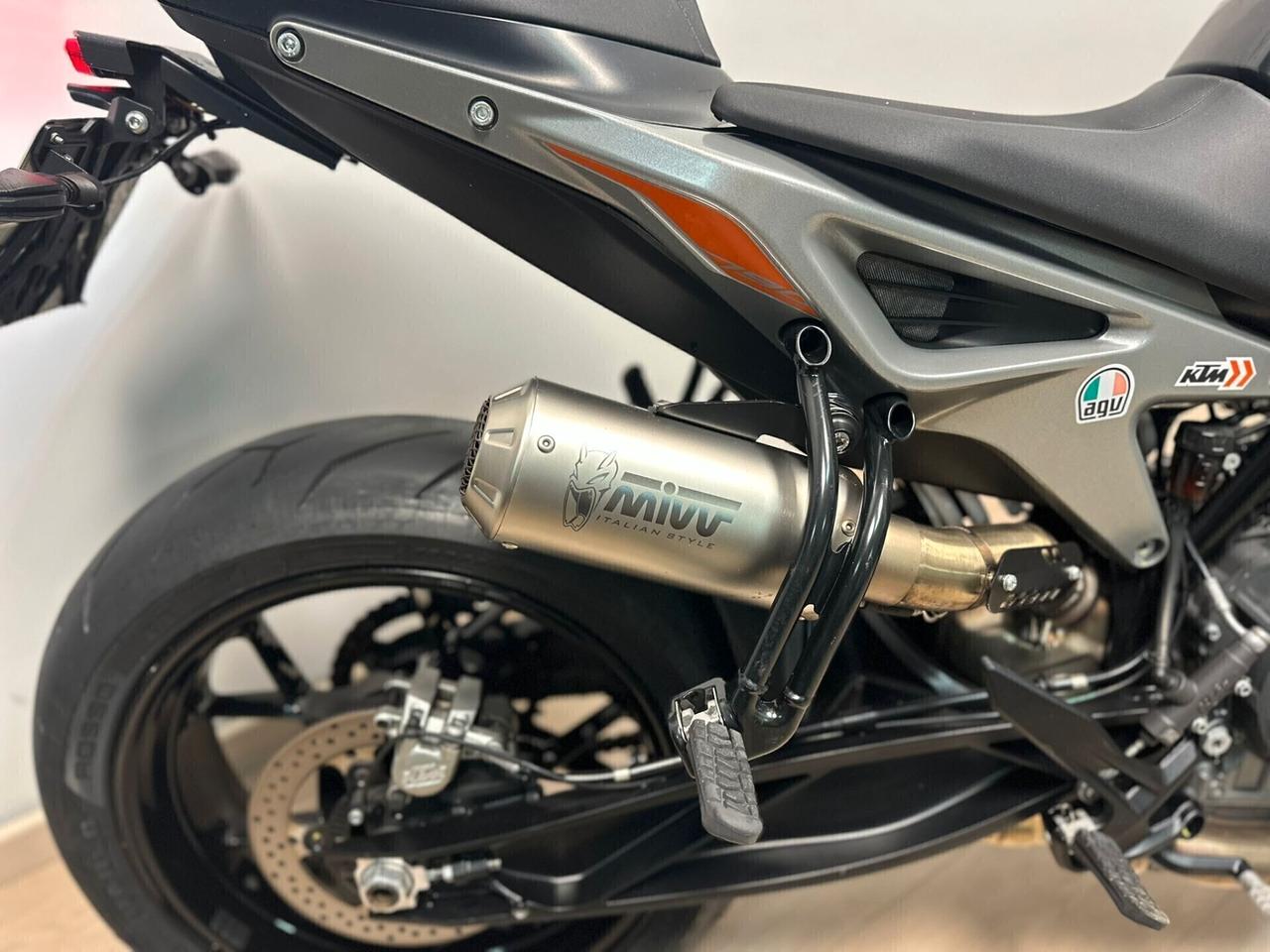 KTM DUKE 790 SCARICO MIVV DA 99€ AL MESE