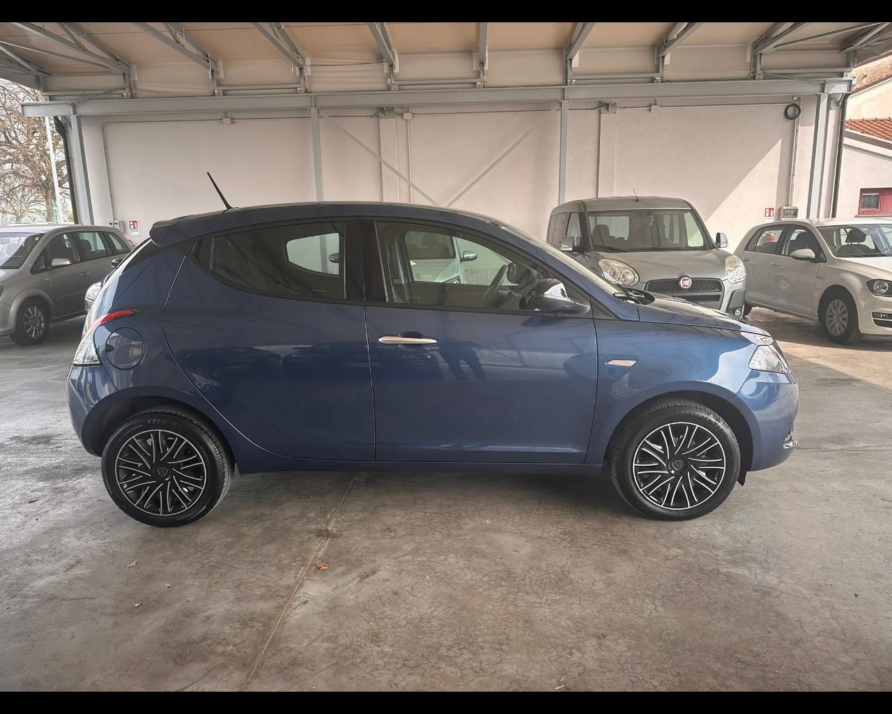 LANCIA Ypsilon 3ª serie - Ypsilon 1.0 FireFly 5 porte S&S Hybrid Silver