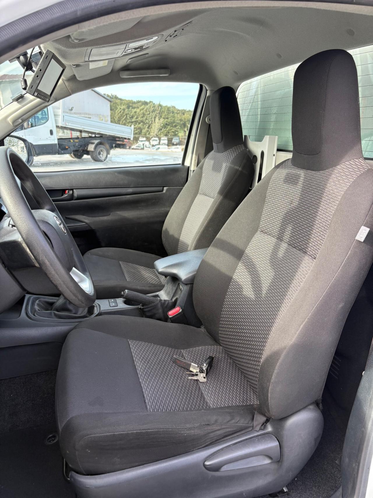 Toyota Hilux 2.4 D-4D A/T 4WD OFFICINA MOBILE, 2 Posti