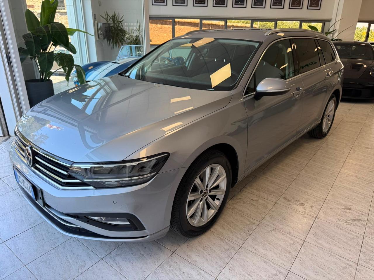 VOLKSWAGEN PASSAT 2.0 TDI DSG ITALIANA DOPPIO TRENO LED