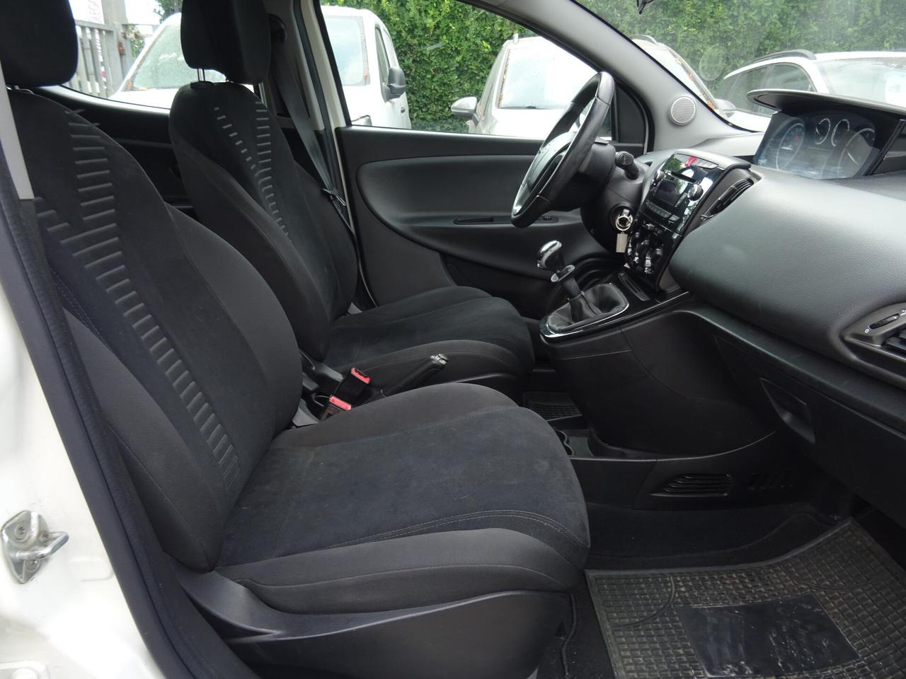 Lancia Ypsilon 1.2 69 CV 5p S&S TETTO APRIBILE