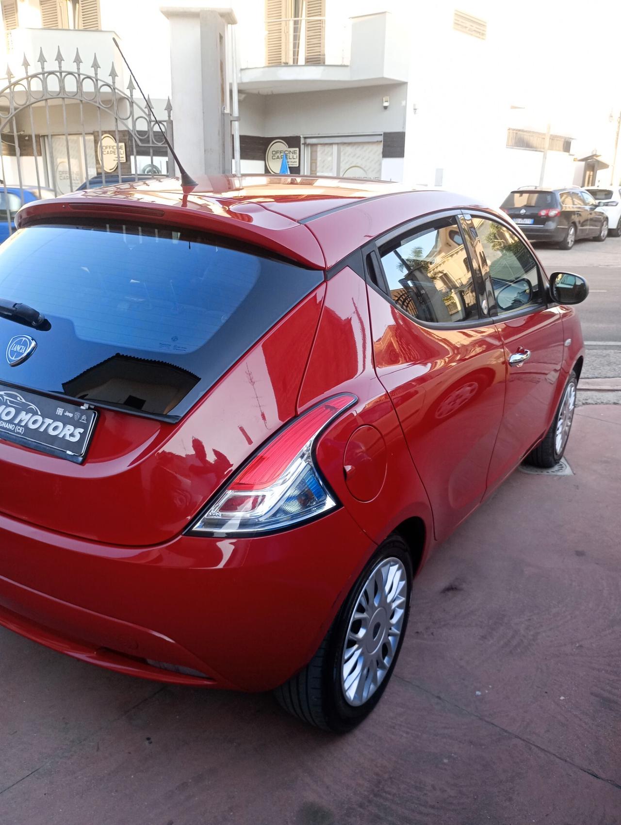 Lancia Ypsilon 1.2 69 CV 5 porte GPL Ecochic Silver