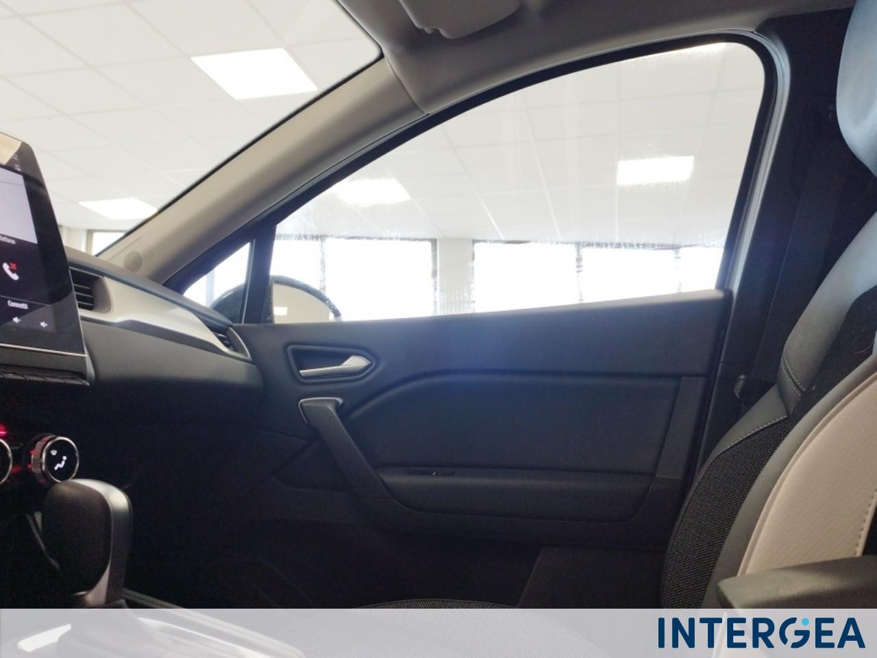 RENAULT Captur 1.6 E-Tech hybrid Techno Fast Track