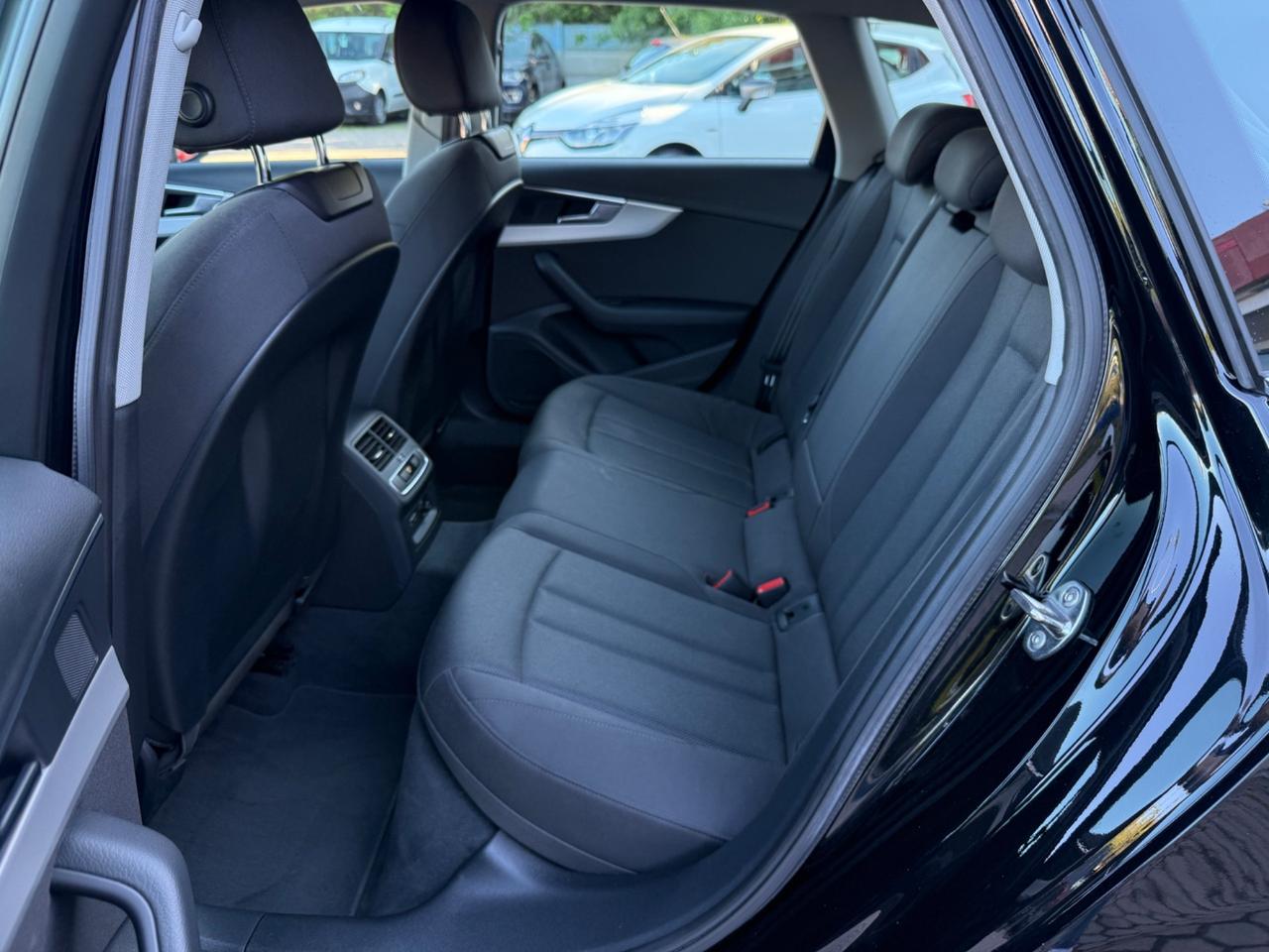 Audi A4 Avant 40 TDI quattro S tronic Business Advanced