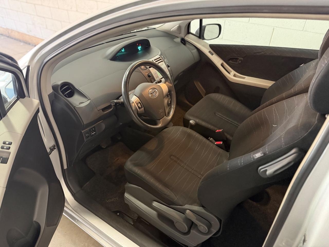Toyota Yaris 1.3 3 porte Sol 13.000km