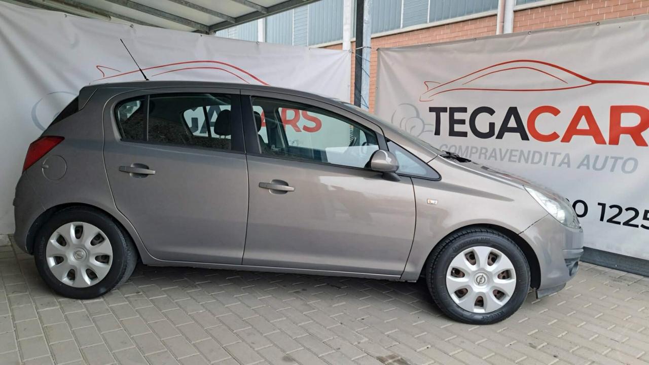 Opel Corsa 1.2 5 porte Club